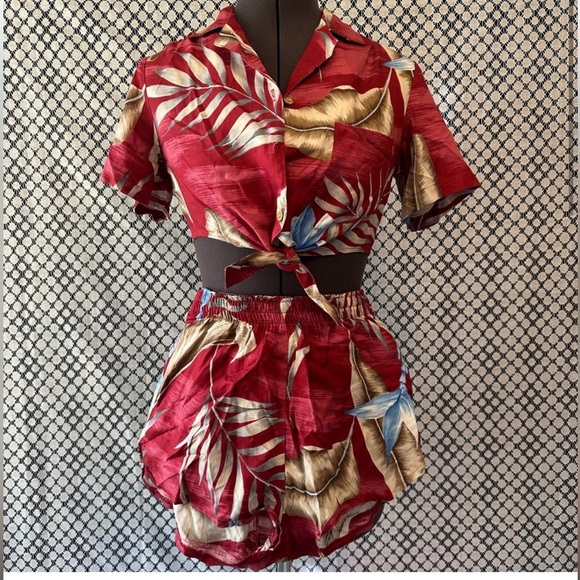 Hawaiian print set. Super cute! Size small kids - Picture 1 of 3